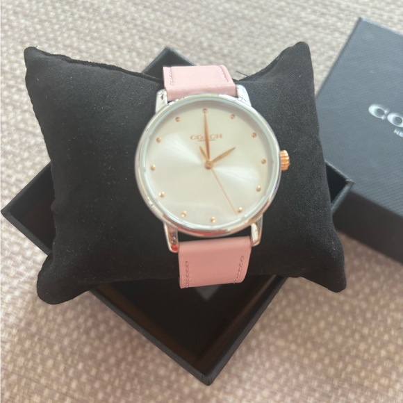 Coach pink leather strap watch - Picture 5 of 6